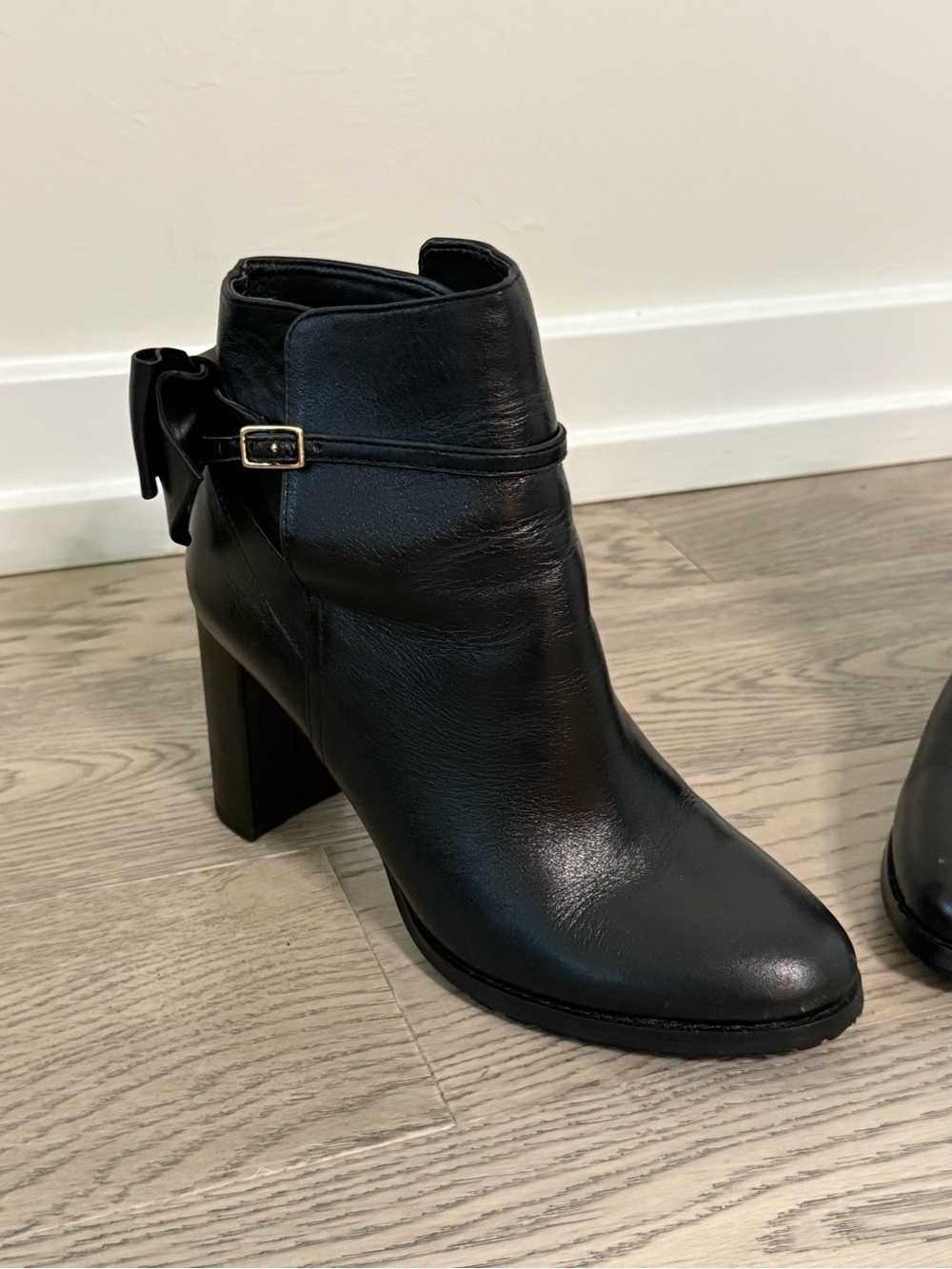Banana Republic Black Leather Bow Ankle Booties | Size 6 | Block Heel - Picture 3 of 11